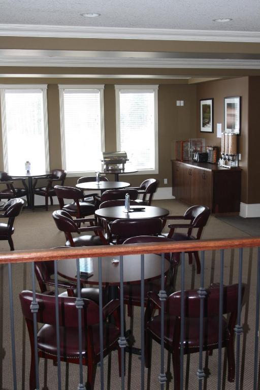 Lakeview Inns & Suites - Edson Airport West מראה חיצוני תמונה