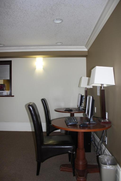 Lakeview Inns & Suites - Edson Airport West מראה חיצוני תמונה