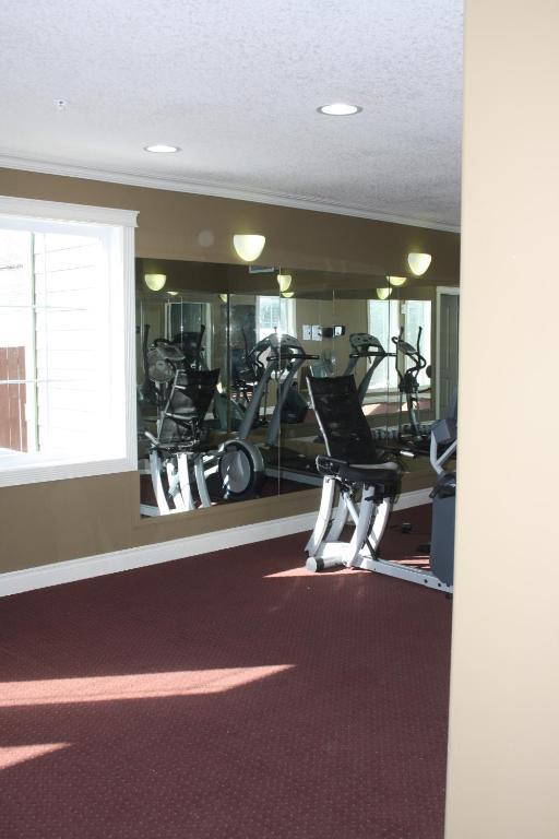 Lakeview Inns & Suites - Edson Airport West מראה חיצוני תמונה